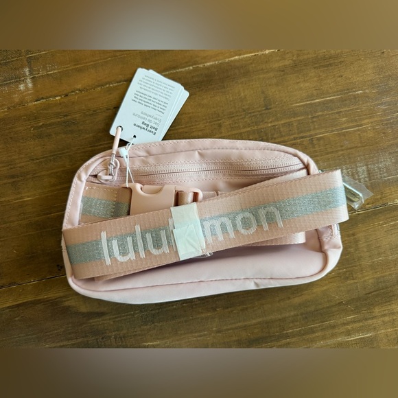 Lululemon Everywhere Belt Bag 1L Wordmark Pink Mist/Silver/White Opal Fanny Pack - Picture 14 of 16